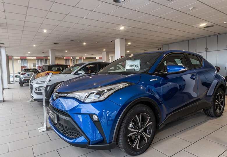 Vehículos en exposición en la sede de la compañía