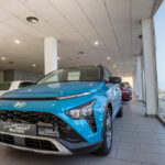 Vehículos en exposición en la sede de la compañía