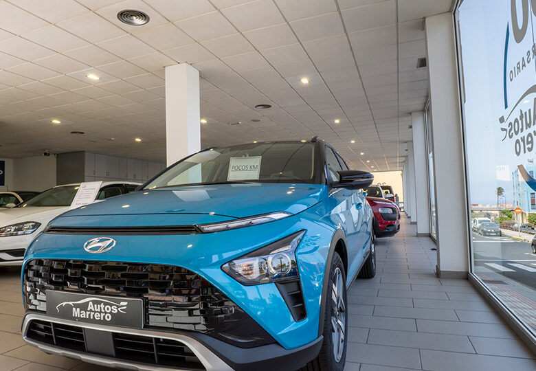 Vehículos en exposición en la sede de la compañía