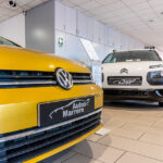 Vehículos en exposición en la sede de la compañía