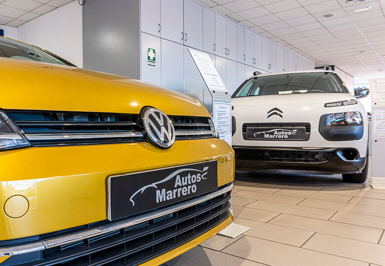 Vehículos en exposición en la sede de la compañía