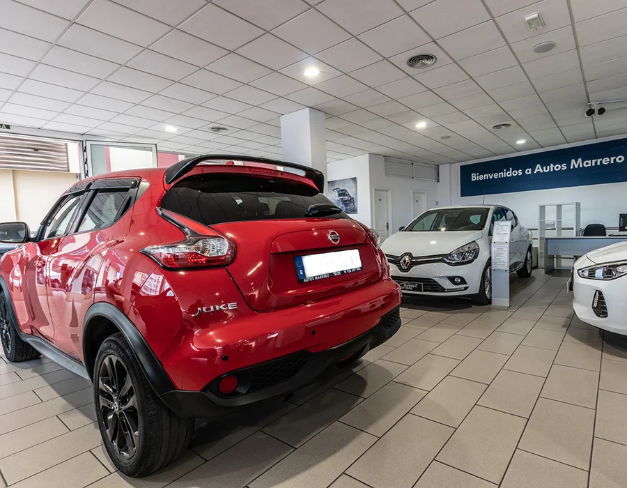 Vehículos en exposición en la sede de la compañía