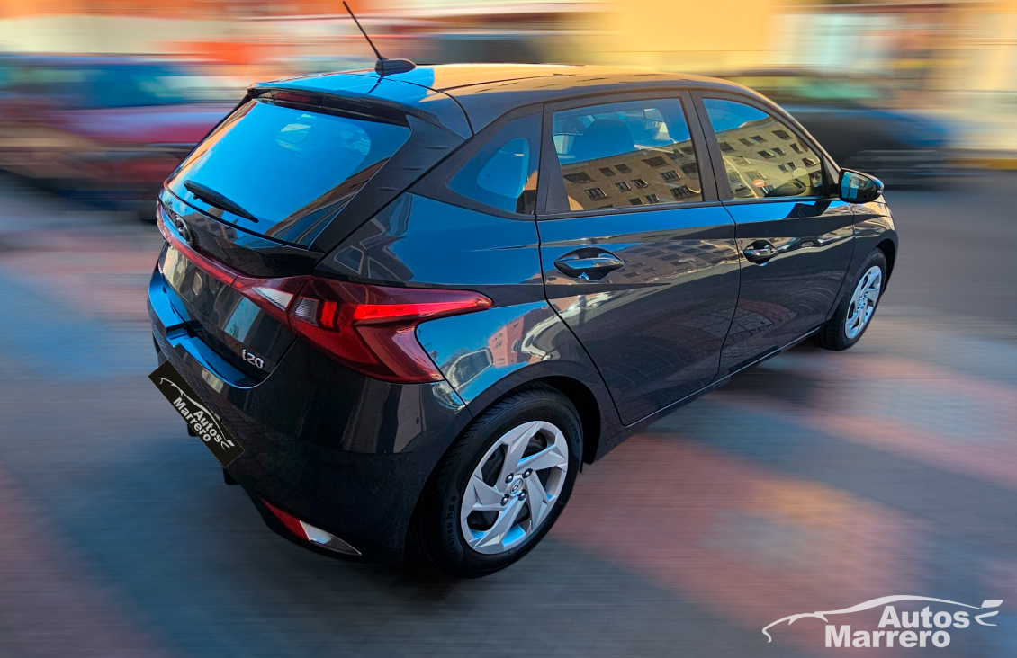 Vehículo ocasión Hyundai i20 vista trasera lateral