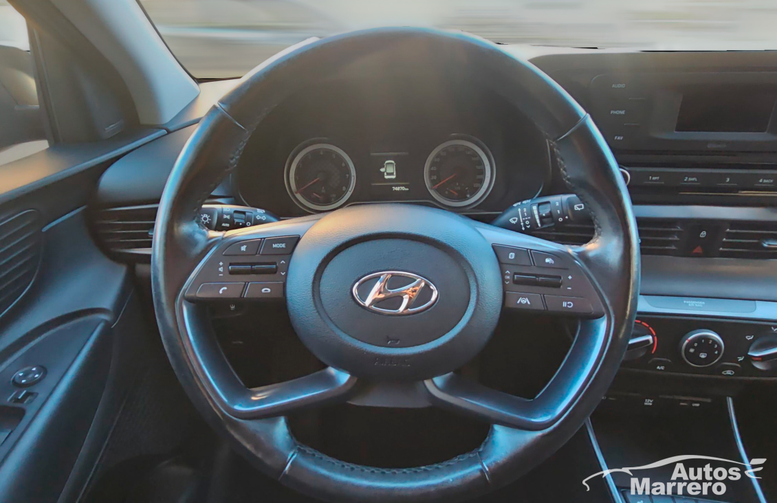 Vehículo ocasión Hyundai i20 detalle volante