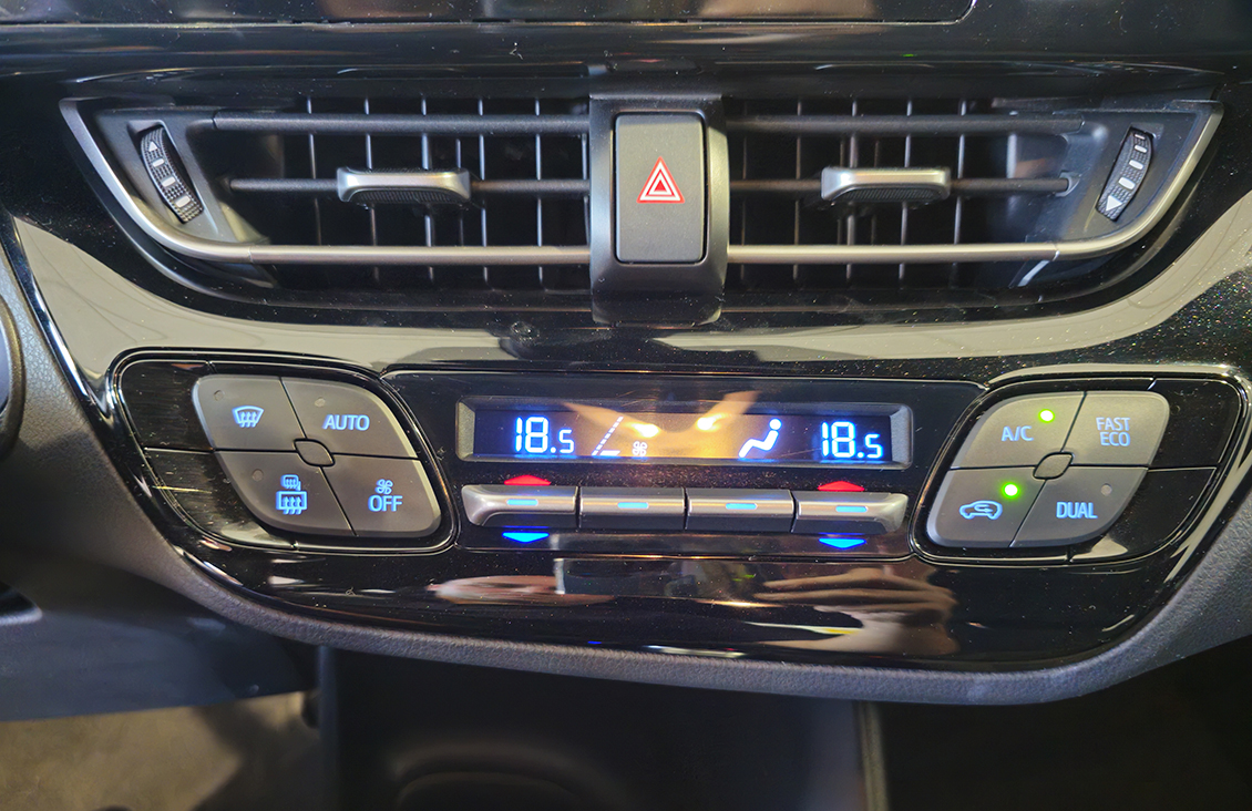 Vehículo ocasión Toyota CHR detalle interior