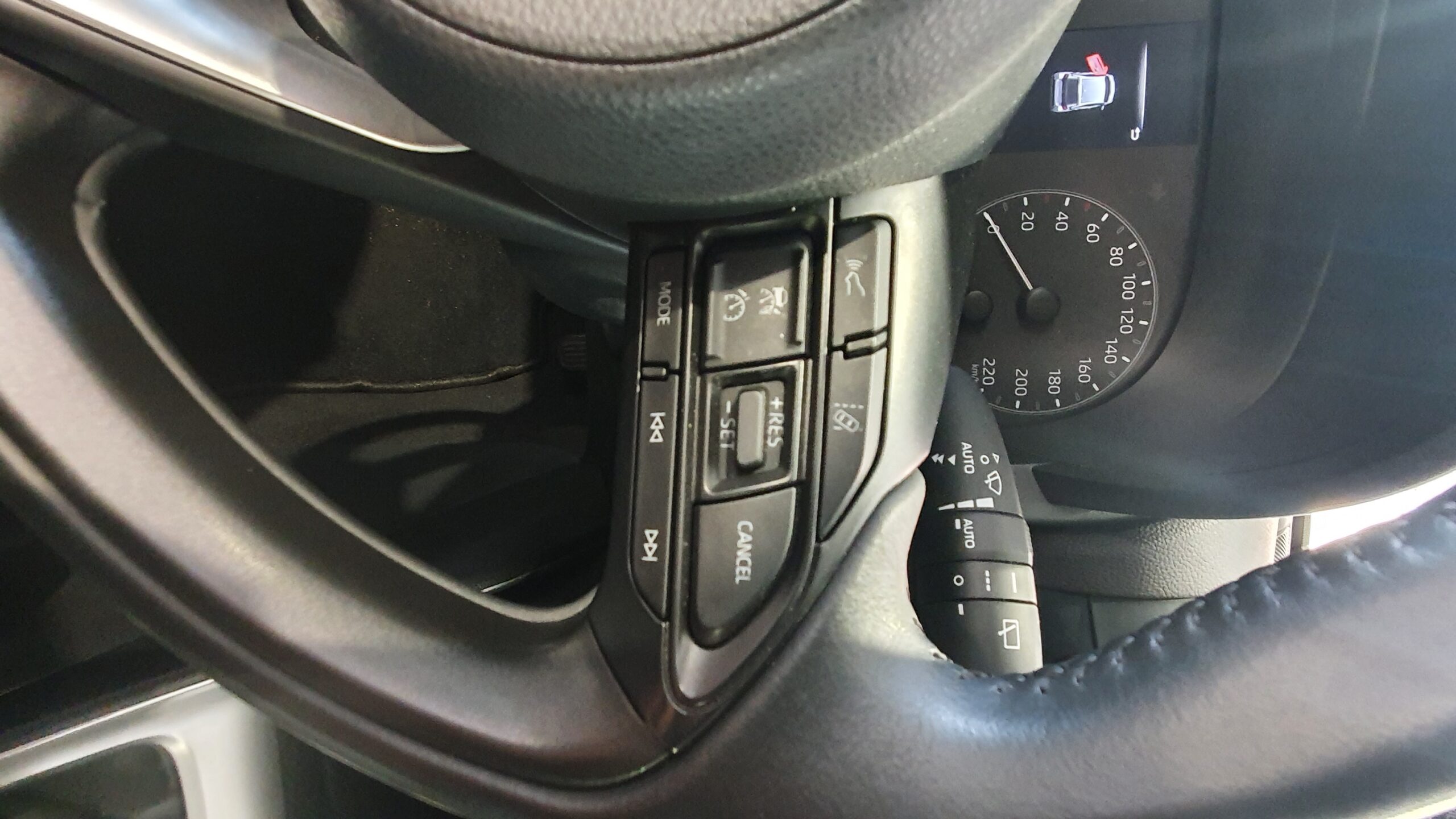 TOYOTA YARIS CROSS 1.5 115CV HI-MOVE interior