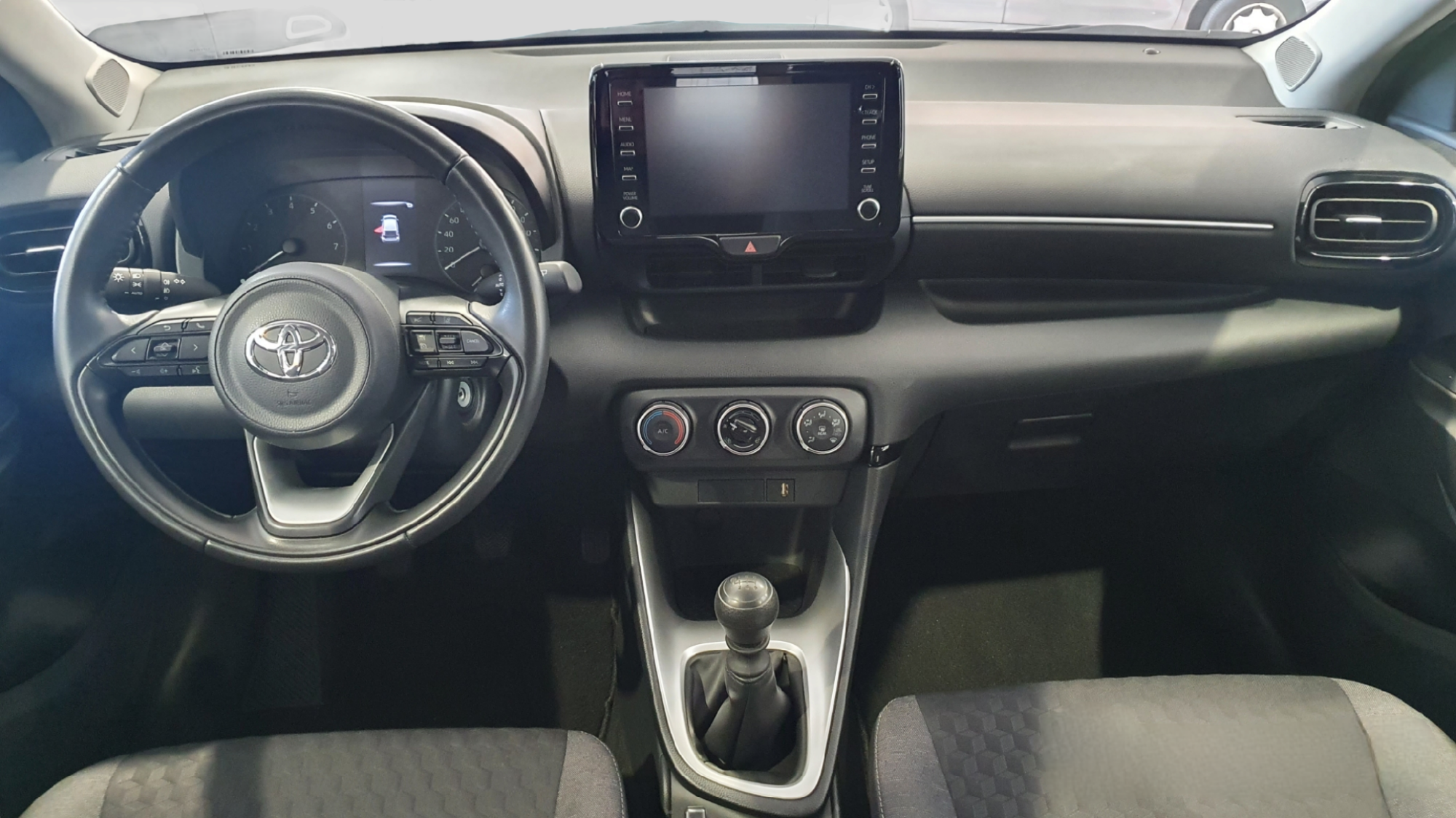 TOYOTA YARIS CROSS 1.5 115CV HI-MOVE interior