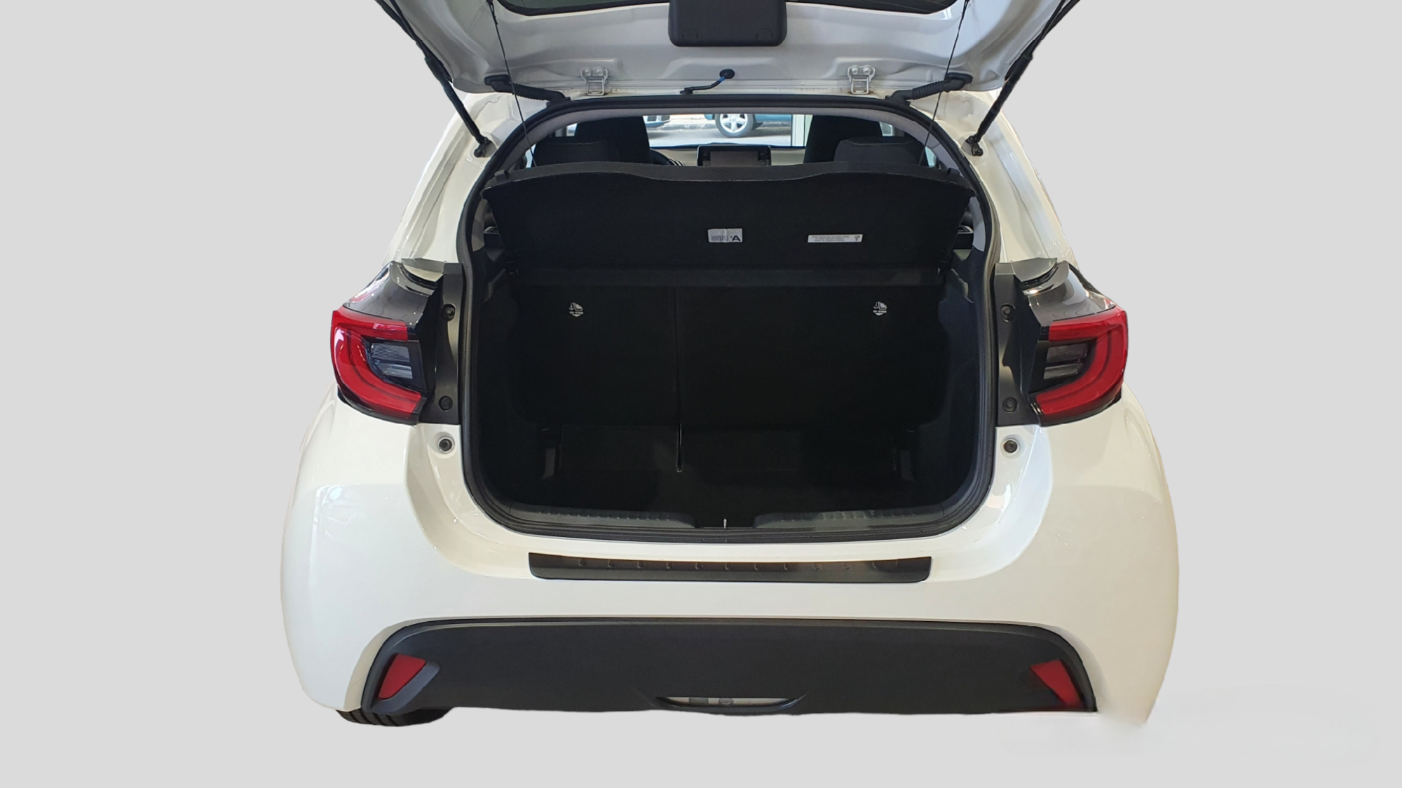 TOYOTA YARIS CROSS 1.5 115CV HI-MOVE maletero