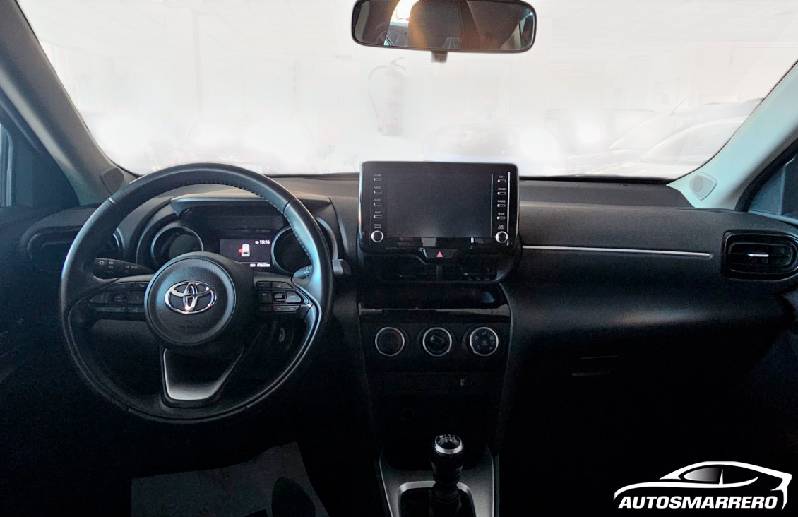 TOYOTA YARIS CROSS 1.5 115CV BASALTO interior