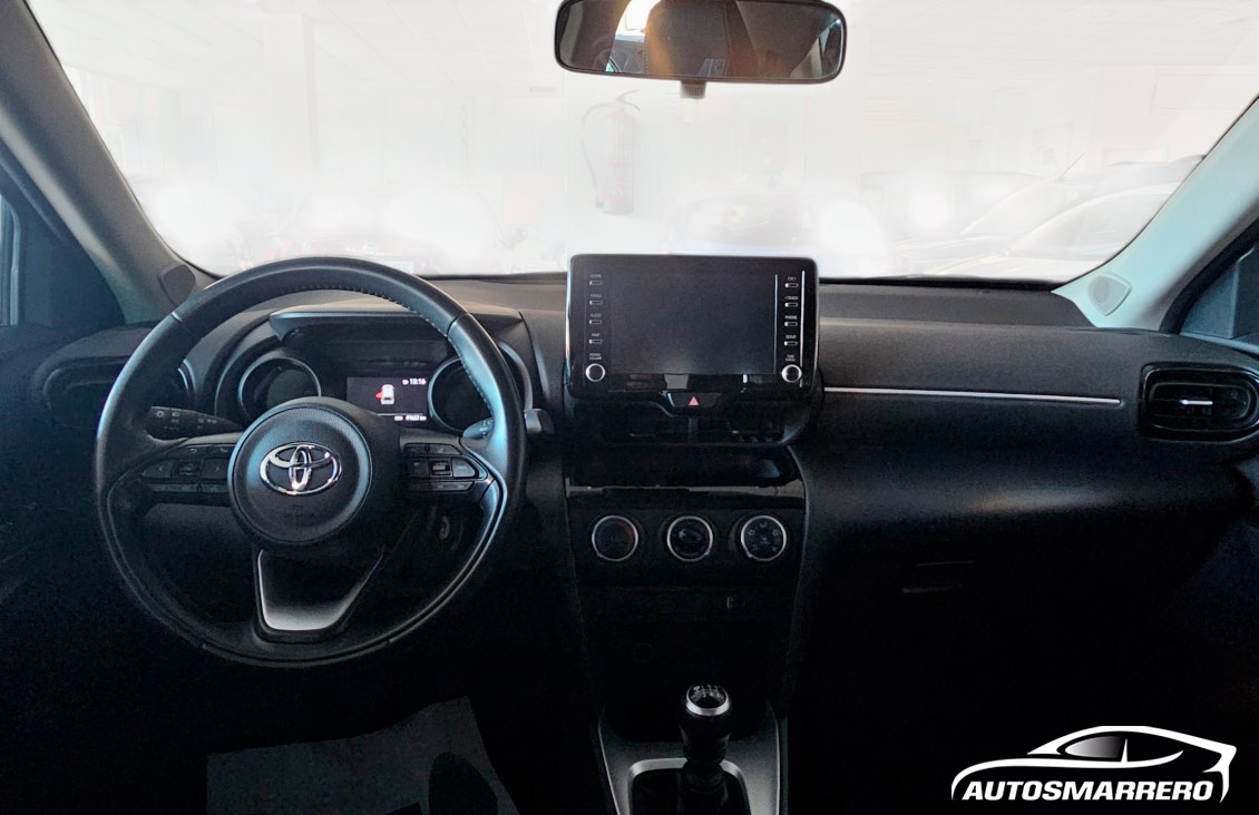 TOYOTA YARIS CROSS 1.5 115CV HI-MOVE interior