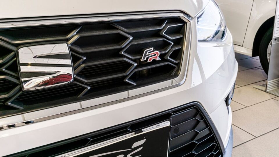 seat ibiza fr blanco de cerca - autos marrero